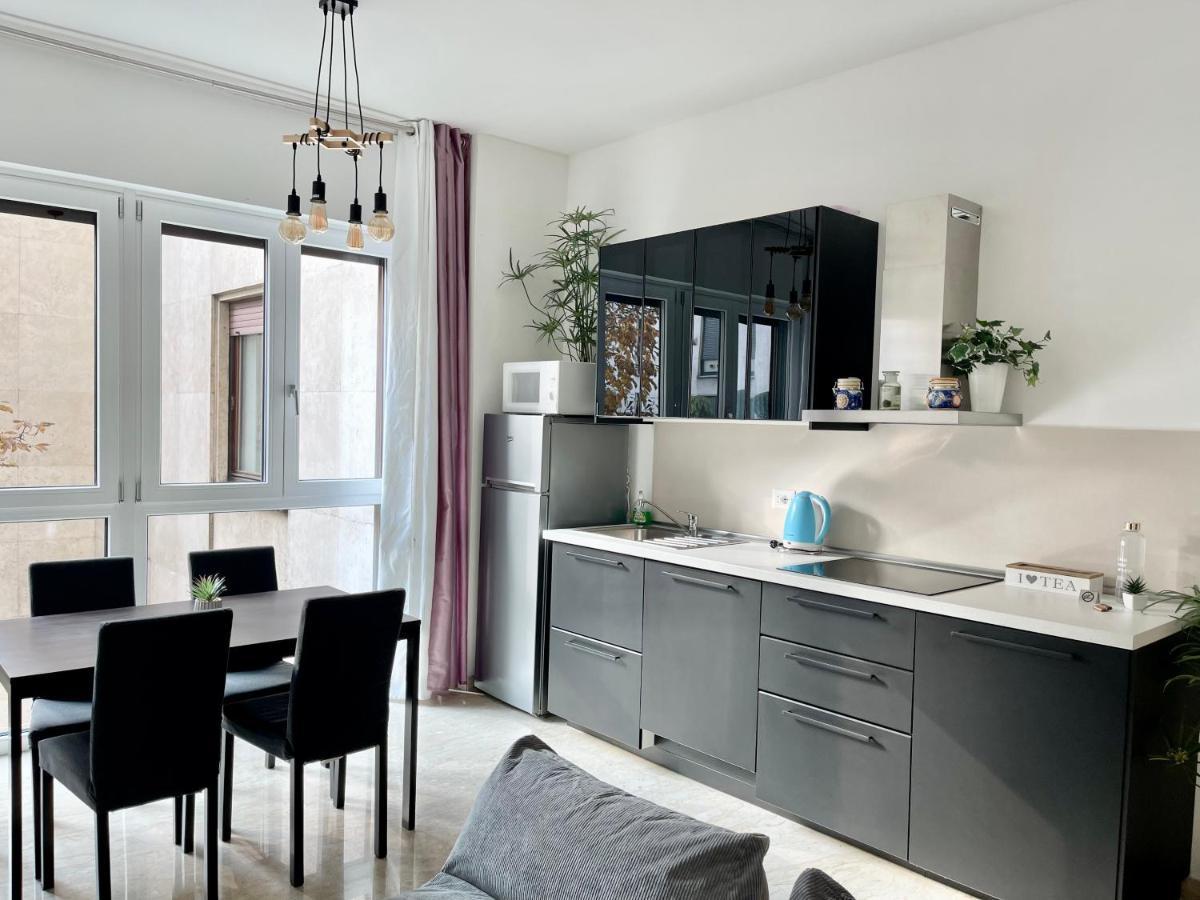 The White House, Modern Apartment In Center Milão Exterior foto