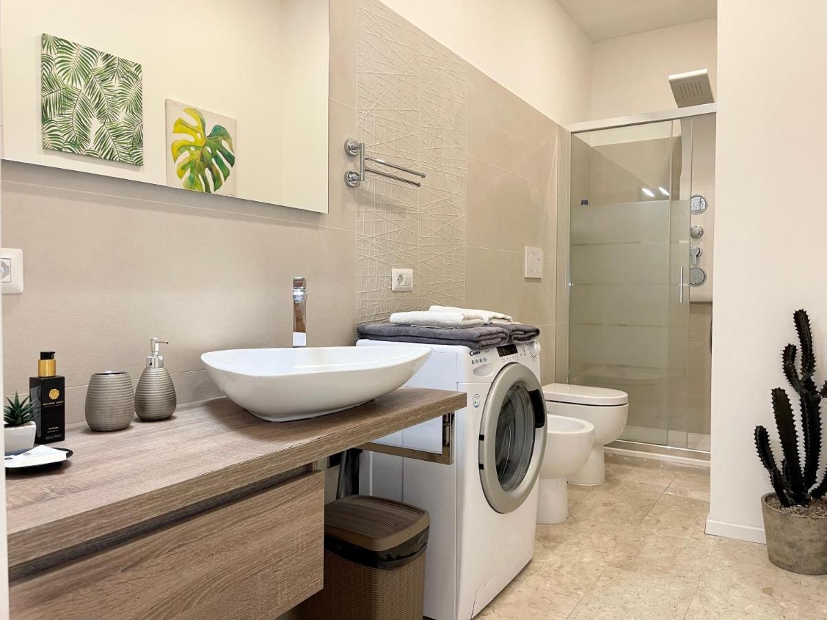 The White House, Modern Apartment In Center Milão Exterior foto